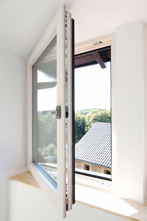 Raccordi Siegenia Titan AF utilizzati nelle finestre in legno e legno-alluminio.